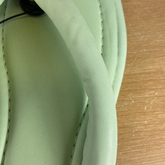 No Boundaries Memory Foam Puffy Flip Flops Women’s Size 7 - Picture 8 of 12